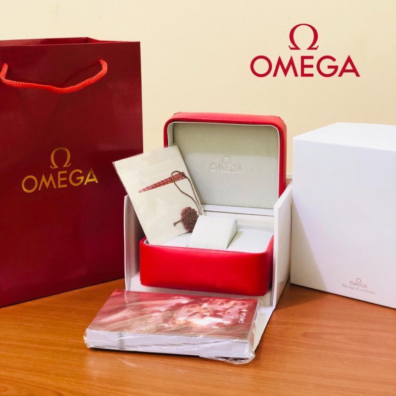 ساعة أوميغا سيماستر باللون الأسود للرجال