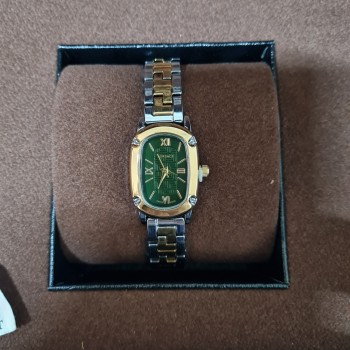 ساعة فيرساتشي النسائية